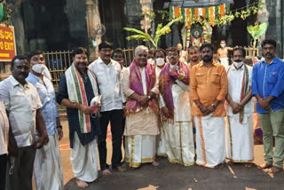 Rajya Sabha members Bhupendra Yadav and CM Ramesh visited srikalahasti temple