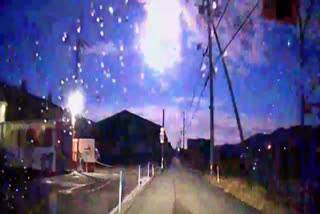 Fireball dazzles in sky over Japan  Fireball dazzles in Japan  Meteor seen in Japanese sky  ജപ്പാനിലെ ആകാശത്ത് തിളക്കമേറിയ ഉല്‍ക്ക  ഉല്‍ക്ക  Meteor  ജപ്പാന്‍