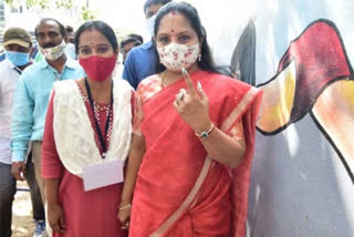mlc kavitha casting her vote in ghmc polling