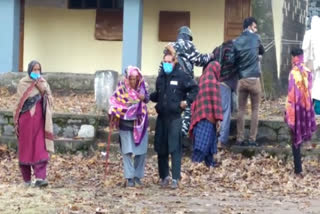 135 years old woman Lal Sheikh cast vote in a village at Surankote area of poonch district