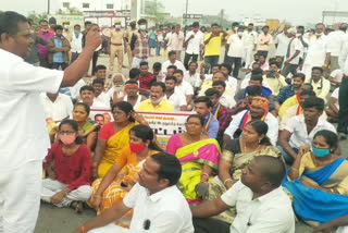 pmk road blockage protest: heavy traffic in vellore