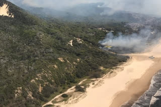 Bushfire sweeps popular Australian island