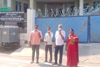 cpi narayana casting his vote with family at himayatnagar