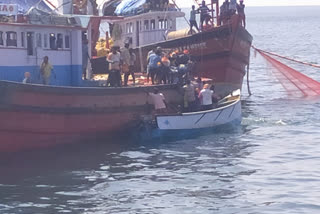 Persian boat sinks in Mangalore: 2 dead bodies found, Search operation continued