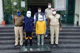 Two snatchers caught in Dwarka North Police