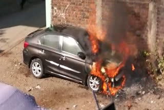 car-caught-fire-in-narsinghpur