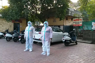 teachers exercised their voting right by wearing ppe kit In yavatmal