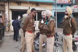 15 lakh looted in broad daylight in Amritsar