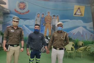 Rajouri Garden Police arrested 2 vicious auto lifters in delhi