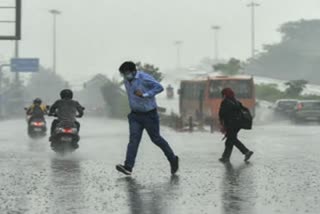 heavy rain and strong winds expected  kerala rain  ഇന്ന് വൈകുന്നേരം മുതൽ ശക്തമായ കാറ്റിനും മഴയ്ക്കും‌ സാധ്യത  ബുറൈവി ചുഴലിക്കാറ്റ്  rain expected in kerala  cyclone  cyclone latest news  bhurevi cyclone