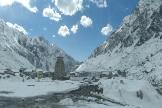 reconstruction-work-interrupted-due-to-snowfall-in-kedarnath