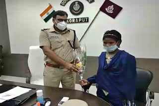 a-women-maoist-surrendered-to-police-in-odisha today