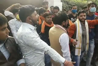 clash between police and bajrang dal workers in kanpur