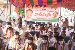 Congress cadre protest at seven roads circle