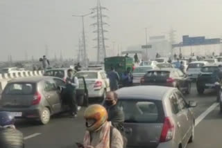 People facing problem due to National Highway blocked by farmers in Ghaziabad