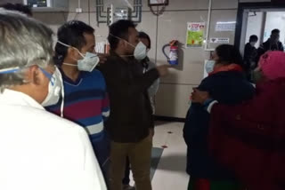 fight between attendant and doctors in meerut medical college
