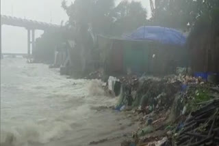 Violent rain stong winds in Kodaikanal as cyclone Burevi edges closer ബുറെവി ചുഴലിക്കാറ്റ് കൊടൈക്കനാലിൽ ശക്തമായ കാറ്റ് വീശി ദുരന്ത നിവാരണ സംഘം ചുഴലിക്കാറ്റ് ബുറെവി