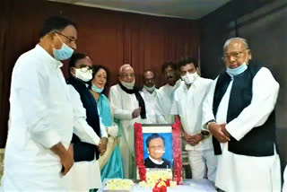 congress seniors paid tribute to senior leader ahmed patel in Hyderabad