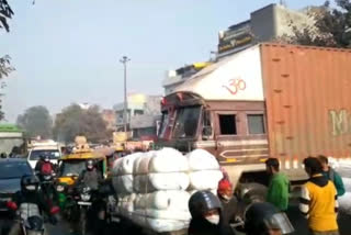 traffic jam on Gandhi Nagar Pusta Road locals are worried