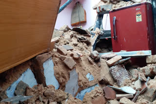 Building collapsed by rain: Luckily the old man escaped in nellai