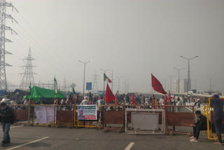 Protesting farmers blocked NH-24/9  for a short time