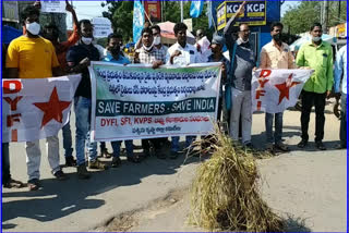students protesting against new agri laws
