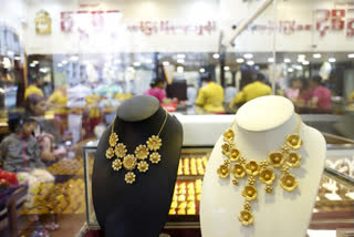 Gold falls Rs 136; silver declines Rs 346 ദേശീയ തലസ്ഥാനത്ത് സ്വർണ വില 10 ഗ്രാമിന് 136 രൂപ ഇടിഞ്ഞു സ്വർണ വില സ്വർണ വില 10 ഗ്രാമിന് 136 രൂപ ഇടിഞ്ഞു Gold falls Rs 136 silver declines Rs 346