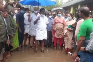 food minister kamaraj inspected the flood affected area in mannargudi