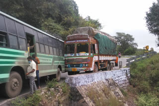 Lorry collide with bus in dhimbam road