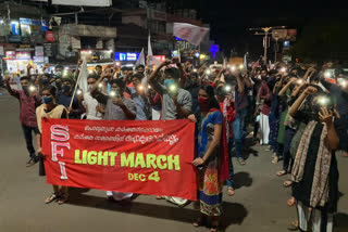 പൊരുതുന്ന കർഷകർക്ക് ഐക്യദാർഢ്യം  എസ്എഫ്ഐ ലൈറ്റ് മാർച്ച് നടത്തി  എസ്എഫ്ഐ ലൈറ്റ് മാർച്ച്  കർഷക സമരത്തിന് അനുകൂലം  മലപ്പുറം എസ്എഫ്‌ഐ പ്രതിഷേധം  sfi conducted light march at malappuram  light march at malappuram  sfi conducted light march