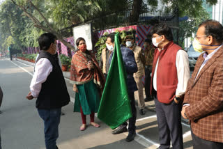 Noida Authority CEO flag off Swachhta rath that will clean the whole area of noida