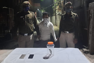Subhas Nagar police of Delhi arrested a mobile snatcher