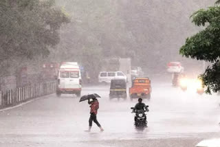 ന്യൂനമര്‍ദ്ദത്തിന്‍റെ ശക്തി കുറഞ്ഞു  സംസ്ഥാനത്ത് ഒറ്റപ്പെട്ട മഴയ്‌ക്ക് സാധ്യത  ബുറെവി ചുഴലിക്കാറ്റ്‌  സംസ്ഥാനത്ത് ജാഗ്രത  കാലാവസ്ഥാ നിരീക്ഷണ കേന്ദ്രം  heavy rain alert kerala  heavy rain alert  buneri cyclone  kerala alert  heavy rain kerala