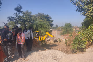 enchroachment removed in chhatarpur