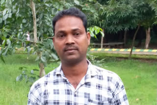 a man from Mangalore can sing in male and female voice