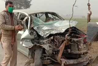 car collided with truck in varanasi