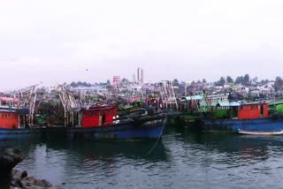 Fishermen  7-வது நாளாக கடலுக்குச் செல்லமுடியாத மீனவர்கள்  குளச்சல் மீனவர்கள்  Kuḷaccal Fishermen  Fishermen unable to go to sea on the 7th day  Fishing ban  மீன் பிடி தடை