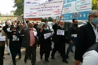 میرٹھ: کسانوں کی حمایت میں وکلاء کا احتجاجی مظاہرہ