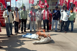 communists protest in mahabubabad supporting to delhi farmers agitations