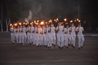 જામનગર: INS વાલસૂરામાં બીટિંગ ધ રિટ્રીટ અને પરેડ યોજાઈ, જવાનોએ રજૂ કર્યા અદ્ભુત કરતબો