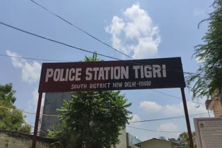 Police of Tigri police station arrested a snatcher in delhi