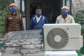 Tilak Nagar Police arrested the thief recovered fan and aluminum grill