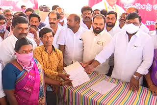 mla Kancharla bhupal reddy distributed cm Assistance Fund cheques