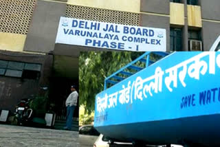 Traffic disrupted due to repair of Delhi Jal Board in delhi