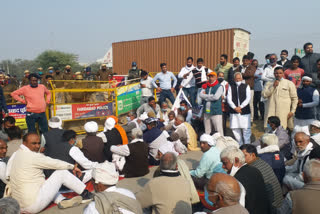 Farmers set out from Faridabad to Delhi