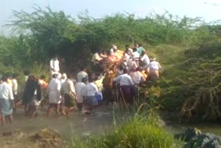 no-road-to-cemetery-villagers- walk lay-dead-bodies