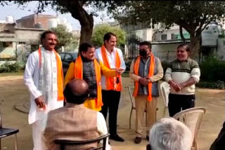 BJP state executive member Anil Kandari welcomed