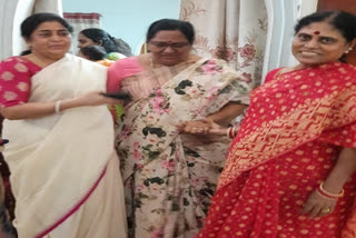 Vijayamma visits former MLA's wife