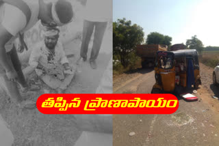 Tipper hit by auto serious injuries to auto driver in yadadri bhuvanagiri dist