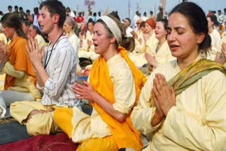 foreign-pilgrims in kumbh